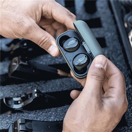 BLUETOOTH-KOPFHÖRER ISOTUNES MIT GERÄUSCHREDUZIERUNG CALIBER BT