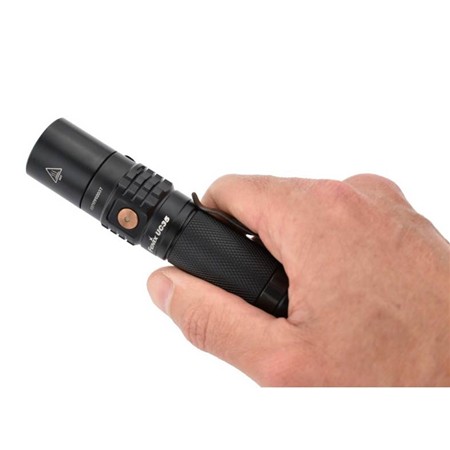 KOMPAKT TAKTISK LOMMELYGTE FENIX UC35 V2.0 2018 1000 LUMENS